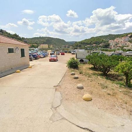 Apartments Jaksic Postira Exterior photo